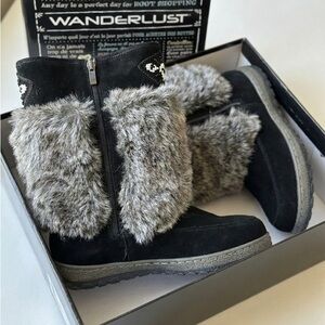 Wanderlust Women's Black and Gray Winter Boots